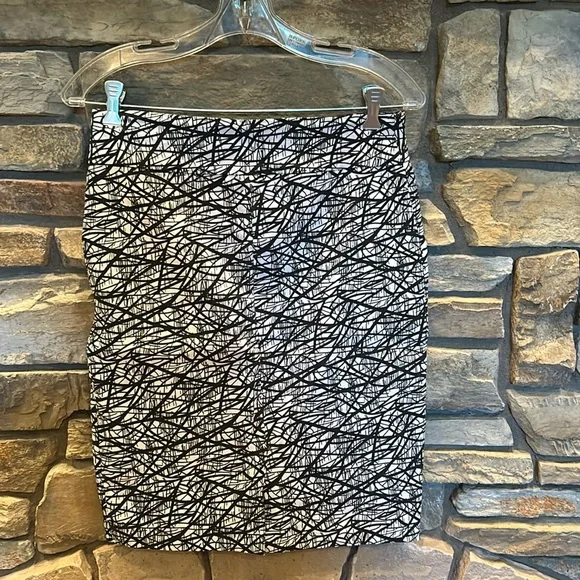 LISETTE Black and White Patterned Women's Pull-on Pencil Skirt -Size 6. - Picture 2 of 12
